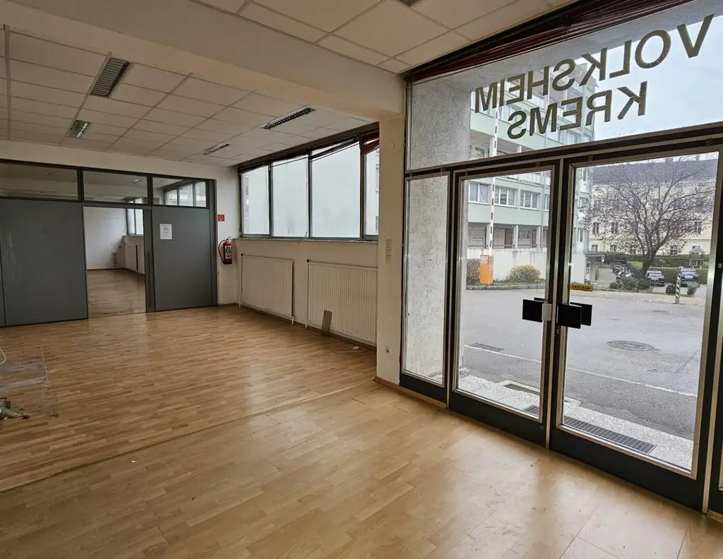 EHEMALIGES VOLKSHEIM KREMS SUCHT NEUEN MIETER! INVESTIEREN SIE IN IHRE ZUKUNFT!