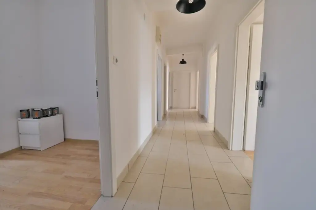 145 m² möblierte 5-Zimmer-Dachterrassenwohnung mit Untervermietrecht bzw. als WG / Arbeiterquartier