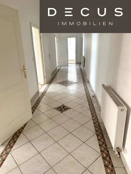 + + + verbindbare Erdgeschossflächen ca. 210 m² + + + SCHLOSS HETZENDORF + + +