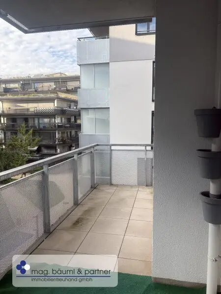 Elegante, neue 4 Zimmerwohnung mit grossartigem Balkon und Grünblick