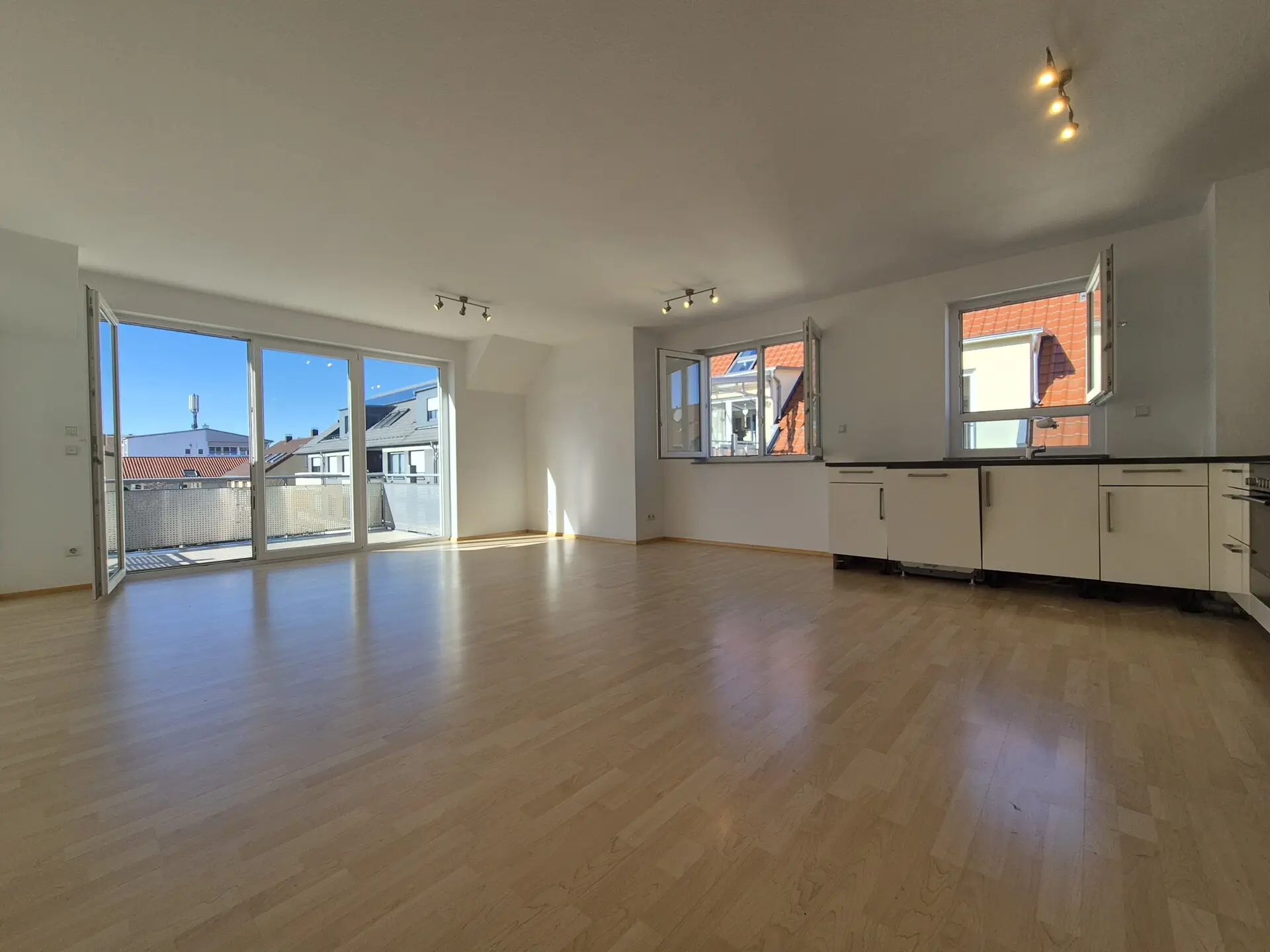 Living/Dining/Kitchen Pic 1