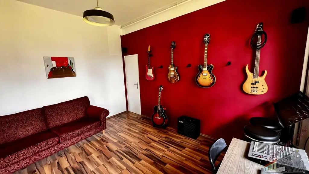 4-Zimmer-Dachgeschoß-Wohnung PLUS Garten im Naturparadies