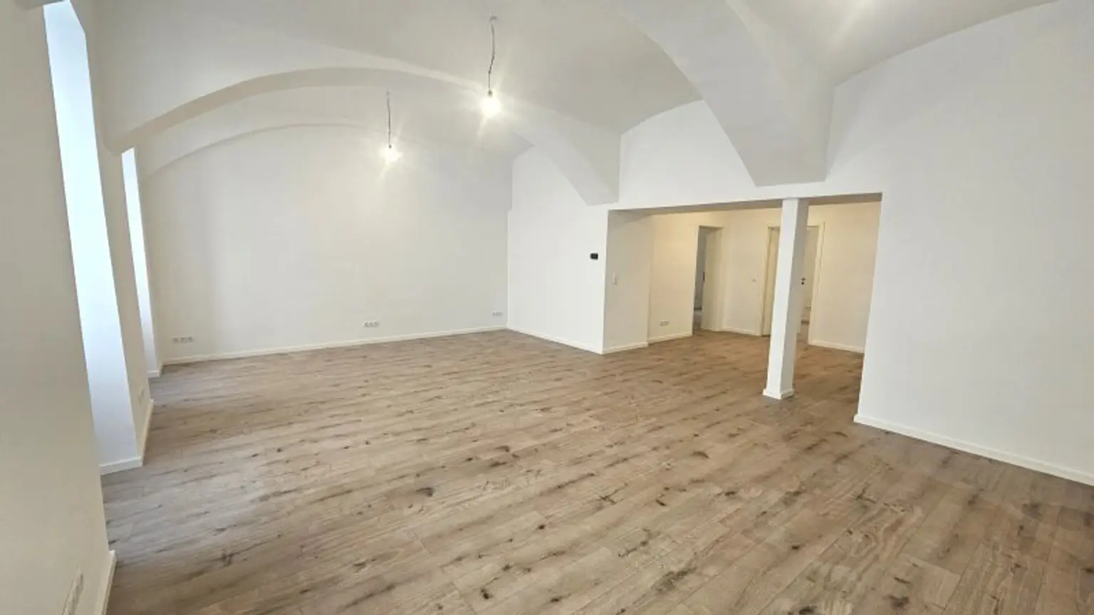 NEU RENOVIERT -  Bürofläche/Ordination Nähe Votivkirche!