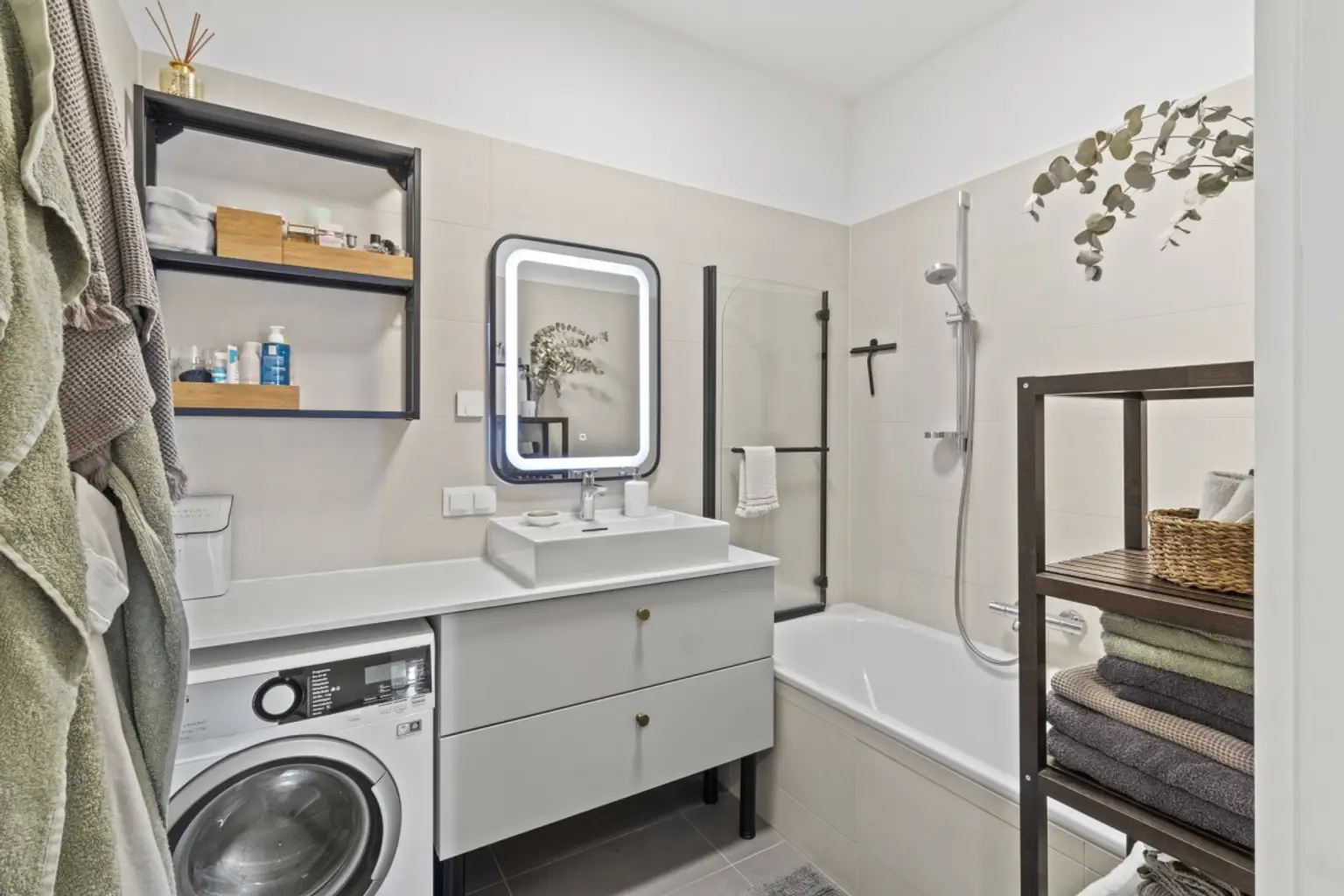 S | ++ DREI ZIMMER im DG ++ Stilvolles Wohnen mit FERNBLICK | Prima Service Immobilien