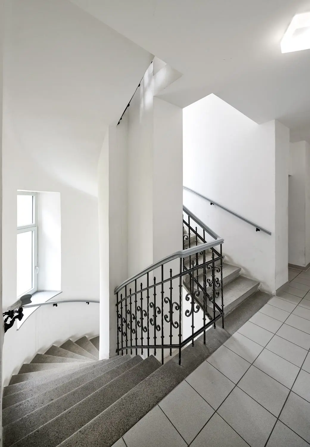 Stiegenhaus innen VI