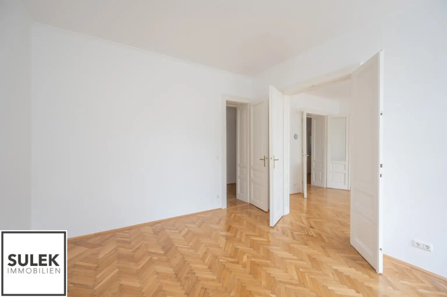 Schönbrunner Allee: 3-Zimmer-Altbauwohnung mit perfekter Aufteilung und Grünblick