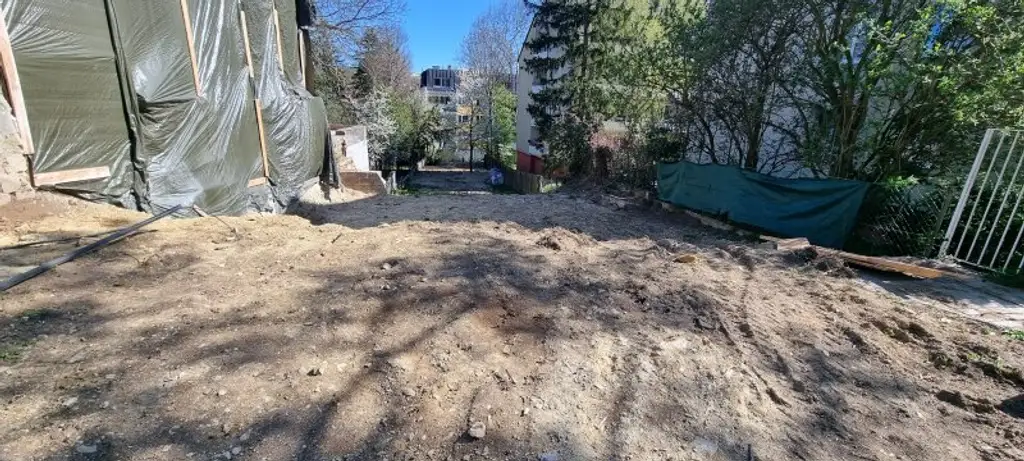 Villa beim Lainzer Tiergarten nach Kundenwunsch geplant - Edelrohbau mit Baugenehmigung - Lift im Haus möglich