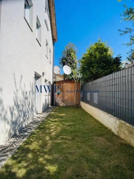 Freistehendes Einfamilienhaus mit 6-Zimmern plus Keller in Esslinger Ruhelage – diskret gelegen auf Eigengrund