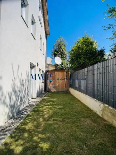 Freistehendes Einfamilienhaus mit 6-Zimmern plus Keller in Esslinger Ruhelage – diskret gelegen auf Eigengrund