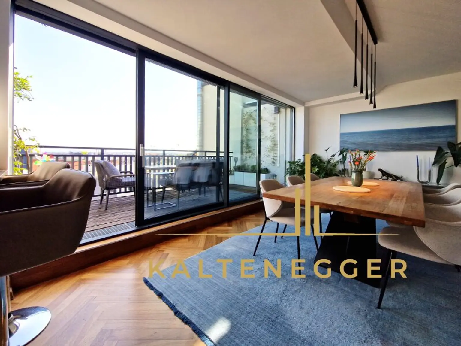 Essplatz vor der Küche mit Ausgang auf die Terrasse, Wohnküche ca. 33,30 m²