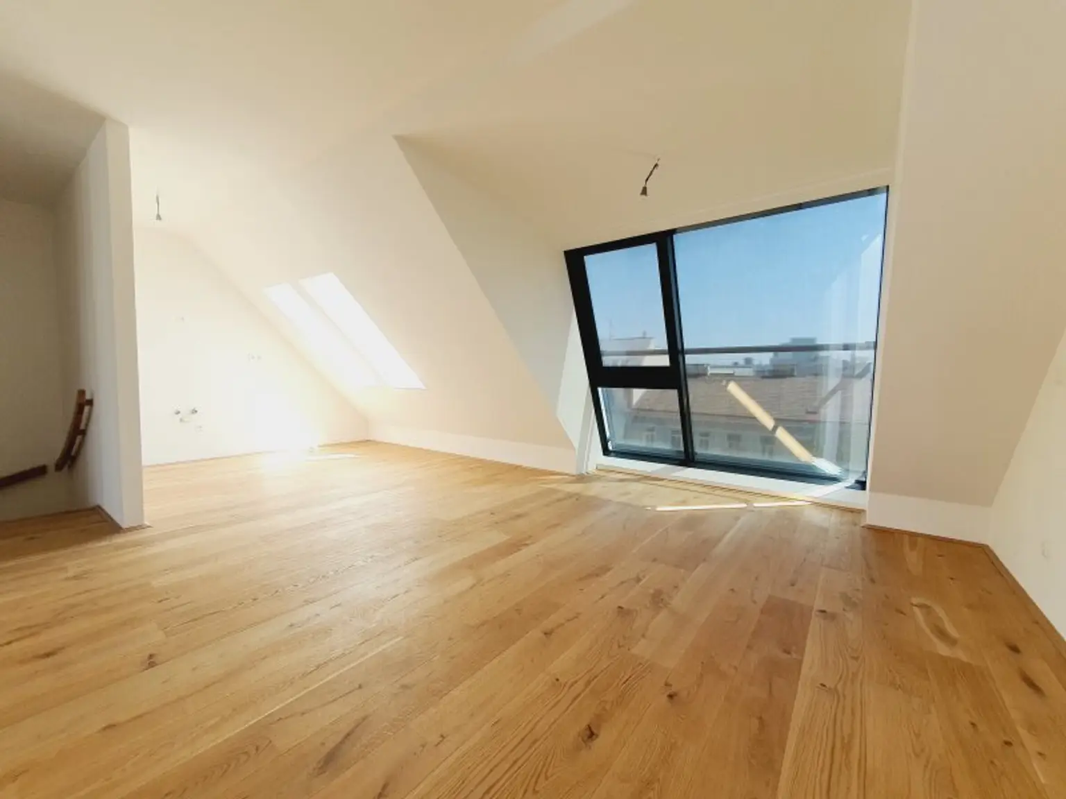 ERSTBEZUG - Sonnige Dachmaisonette mit 45m² Terrasse beim Hoffmann Platz
