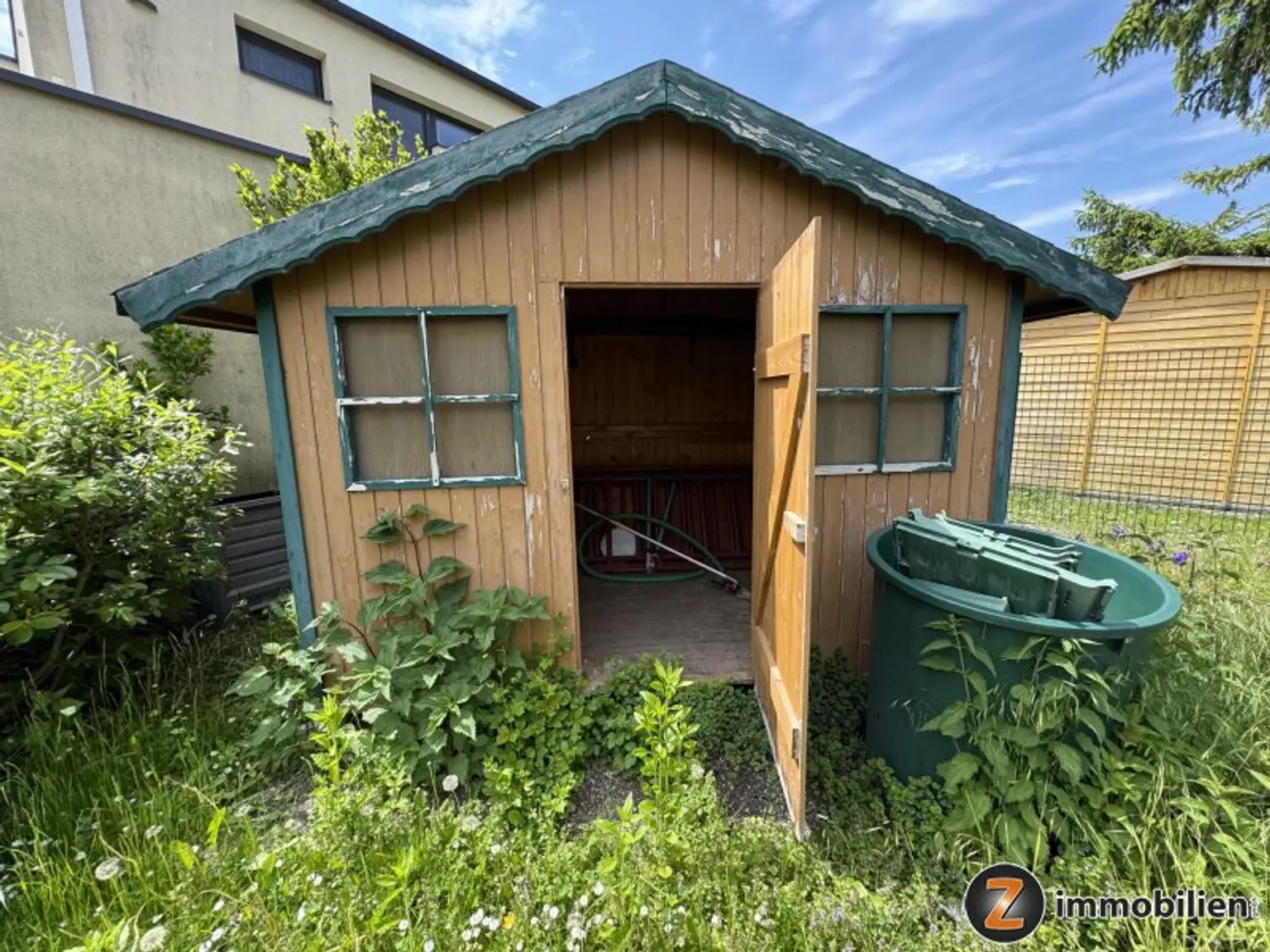 Einfamilienhaus mit Garage, schönem Garten und Teich in ruhiger Wohnlage