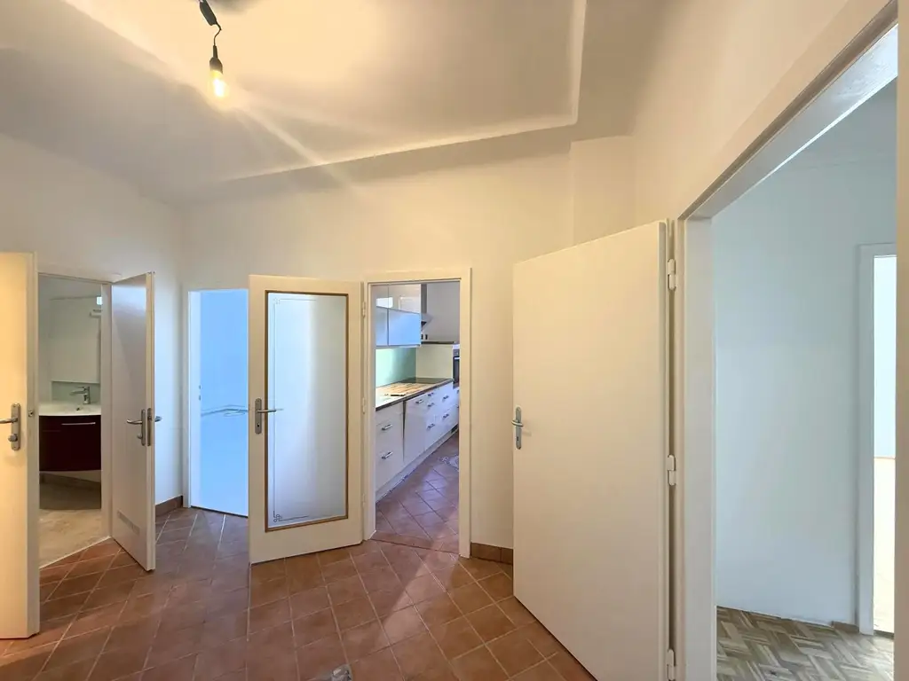 Traumhafte 3-Zimmer-Eigentumswohnung, Erstbezug nach Sanierung // Fantastic 3-room condominium, first occupancy after renovation in //