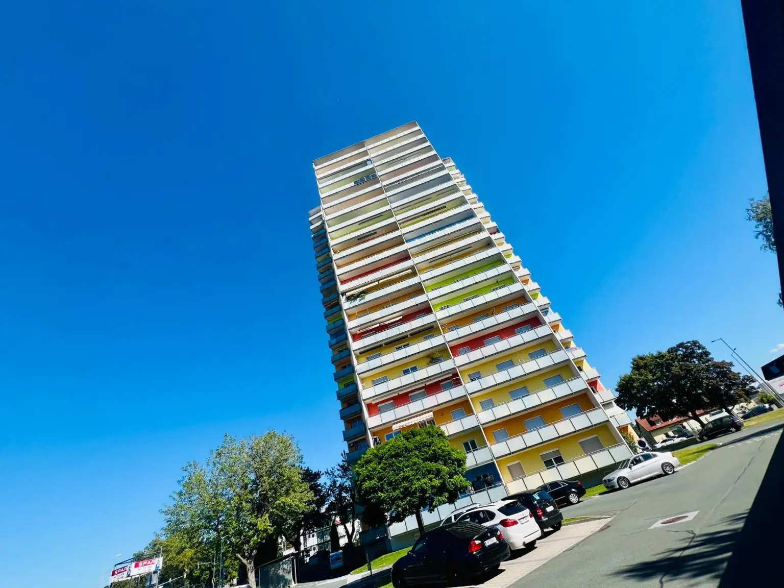 Charmante 3 Zimmer EG Wohnung mit 2 Loggien und Garage