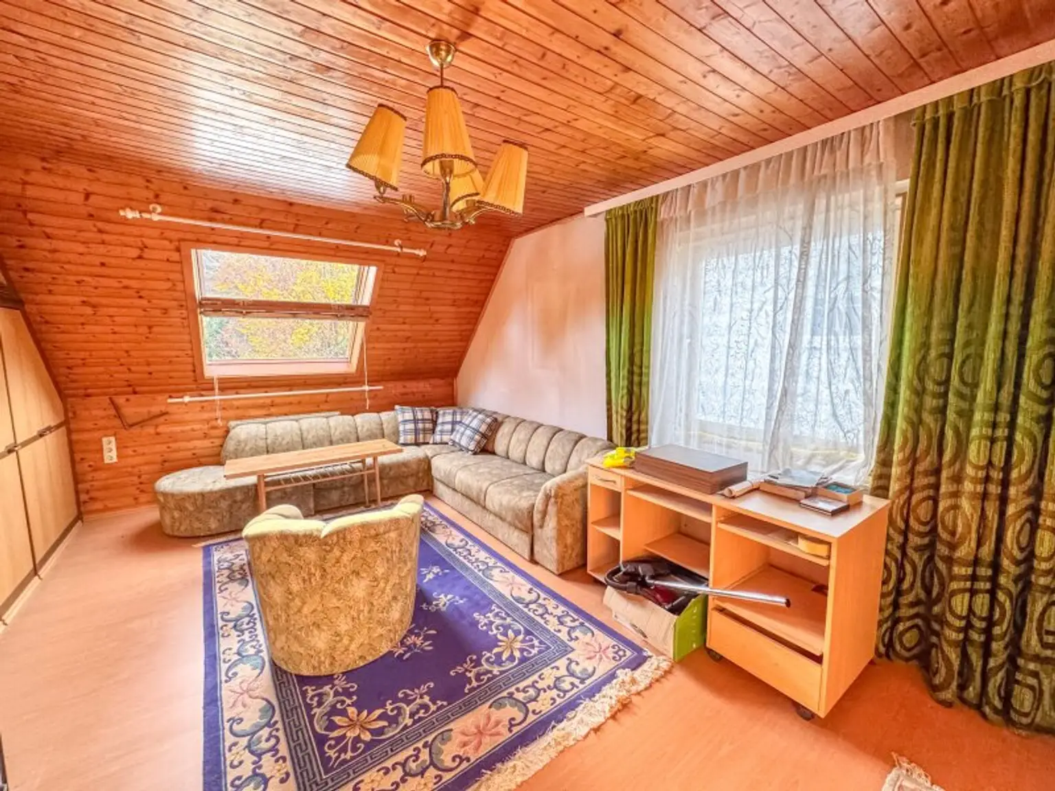 Sanierungsbedürftiges Einfamilienhaus in Pottschach, Nähe Bahnhof: Ihr Sanierungsprojekt mit 556 m2 Garten! 199.000 Euro!