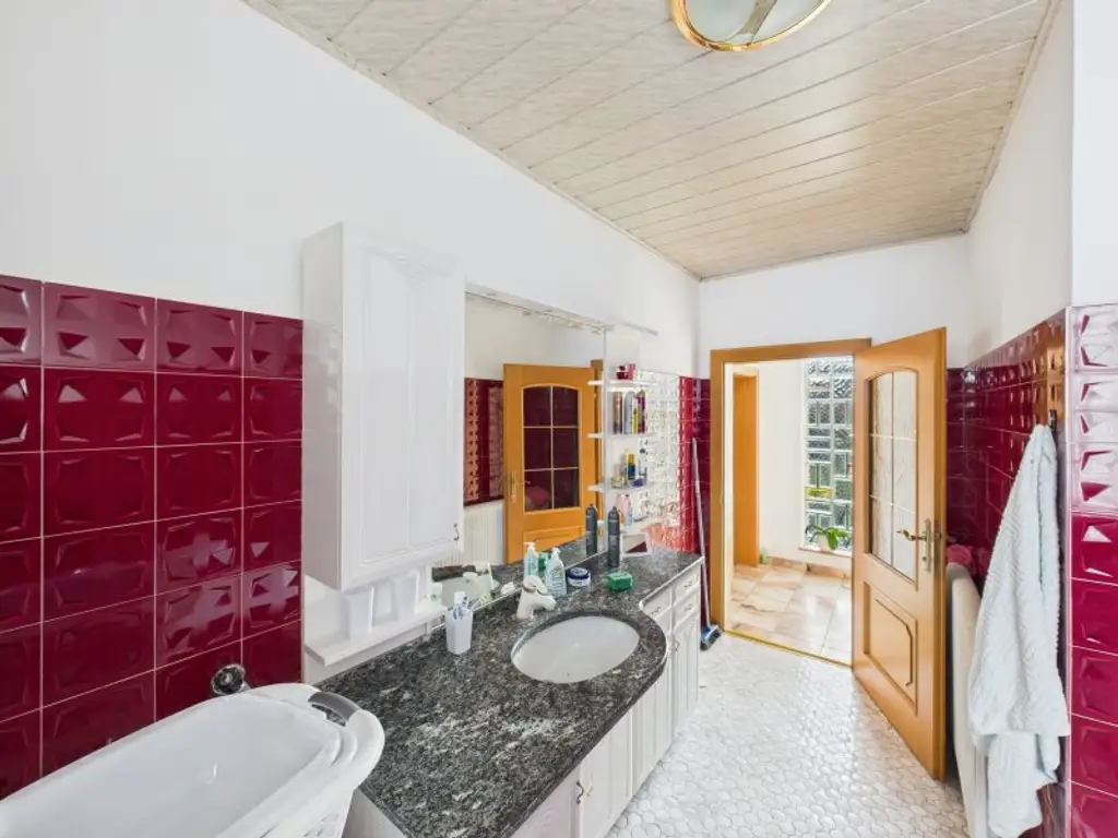 Traumhaus in Ternitz: 5 Zimmer, Garten, Pool & Garagen für nur 299.000 €!