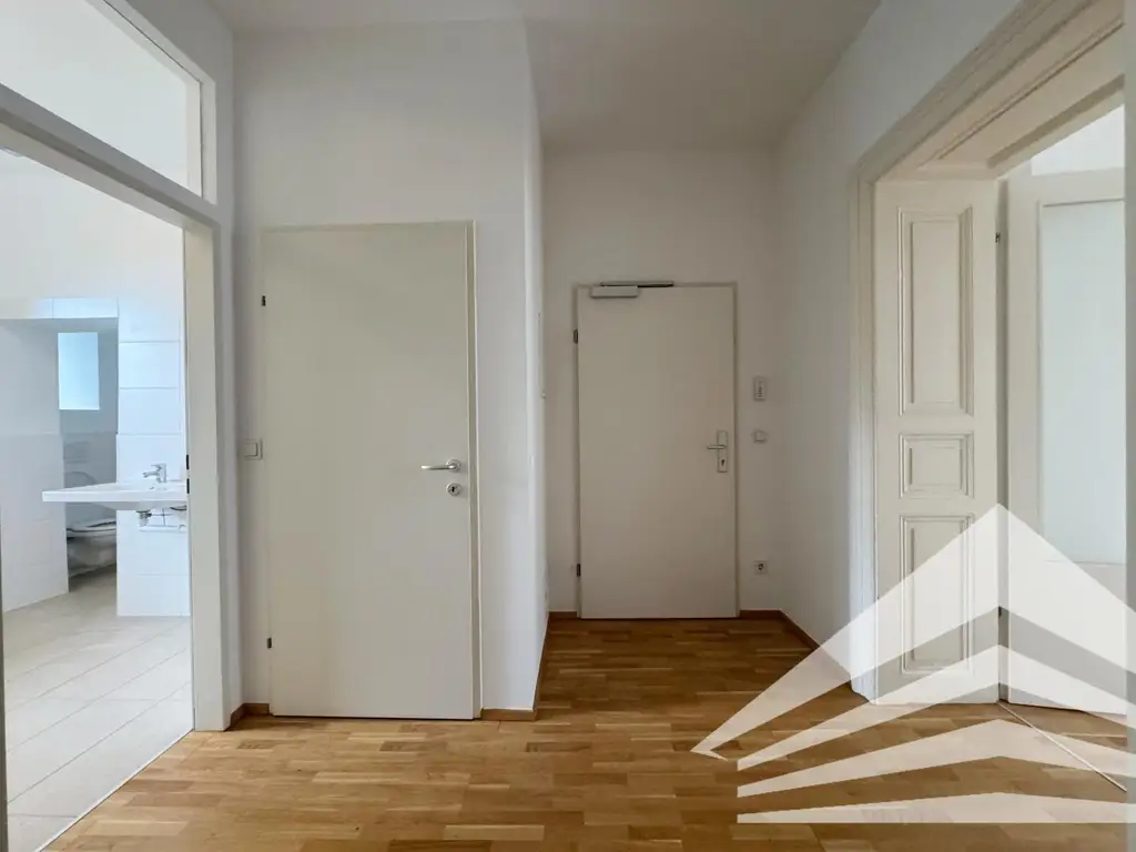 Stilvolle 2 Zimmer-Altbauwohnung mit Küche & Loggia in zentraler Lage