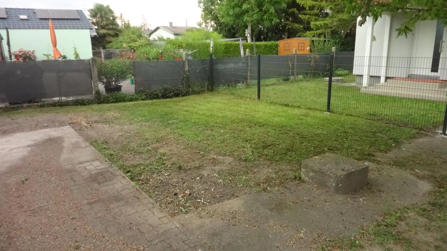 * Gelegenheit *  Einfamilienhaus mit viel Wohnfläche, Keller und Garten!