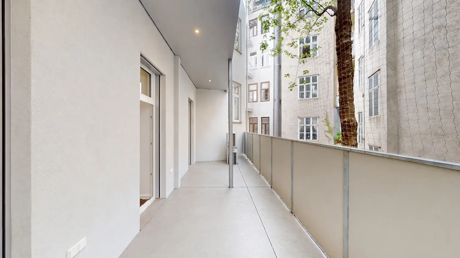 Exklusiver Altbau am Alsergrund: 3-Zimmer-Wohnung mit Terrasse und Designermöbel/-Küche