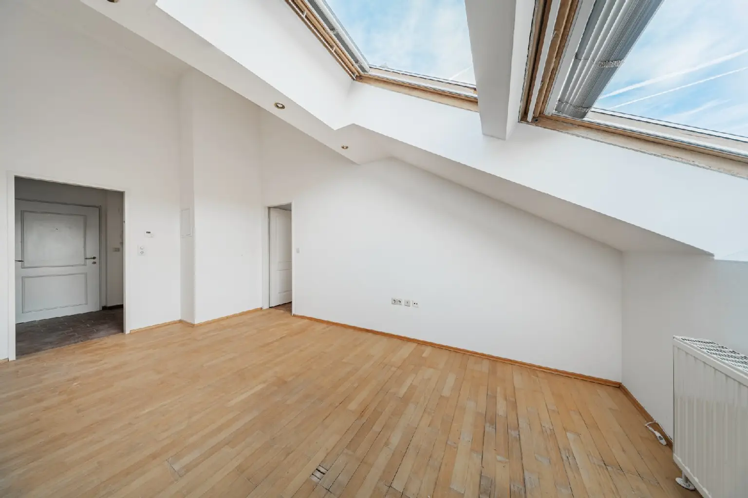 Sanierungsbedürftige 2,5-Zimmer-Dachgeschoßwohnung mit Potenzial!