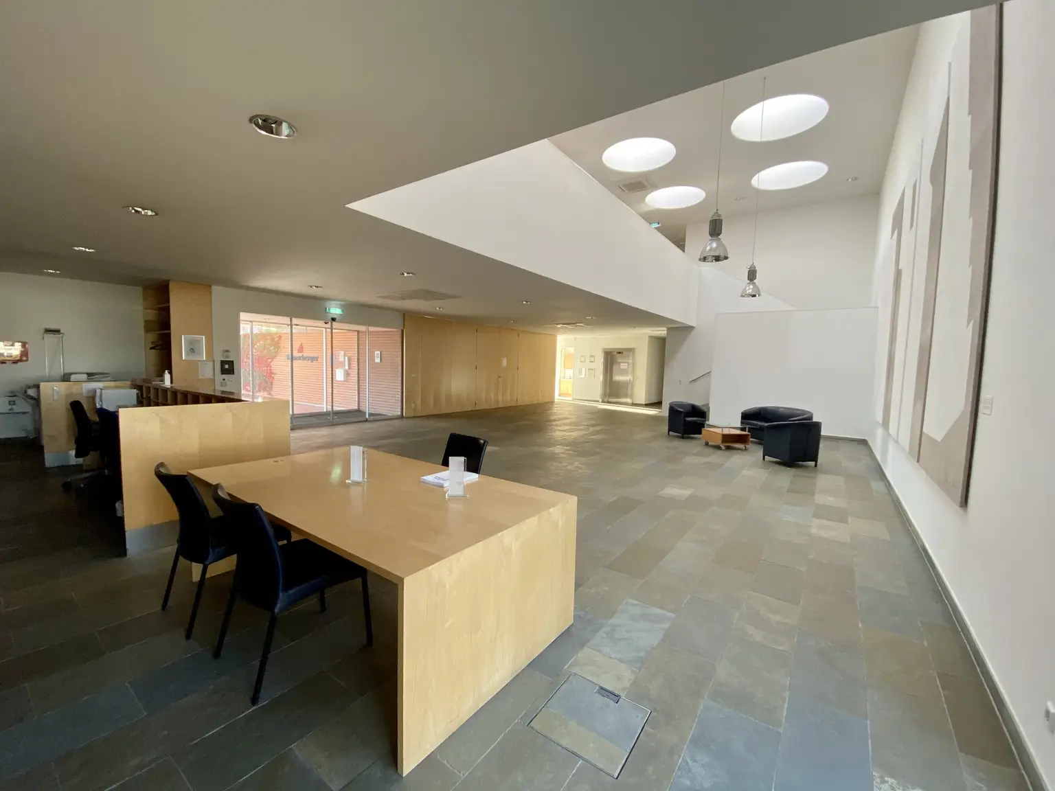 Großes Büro für 50 - 60 Mitarbeiter!