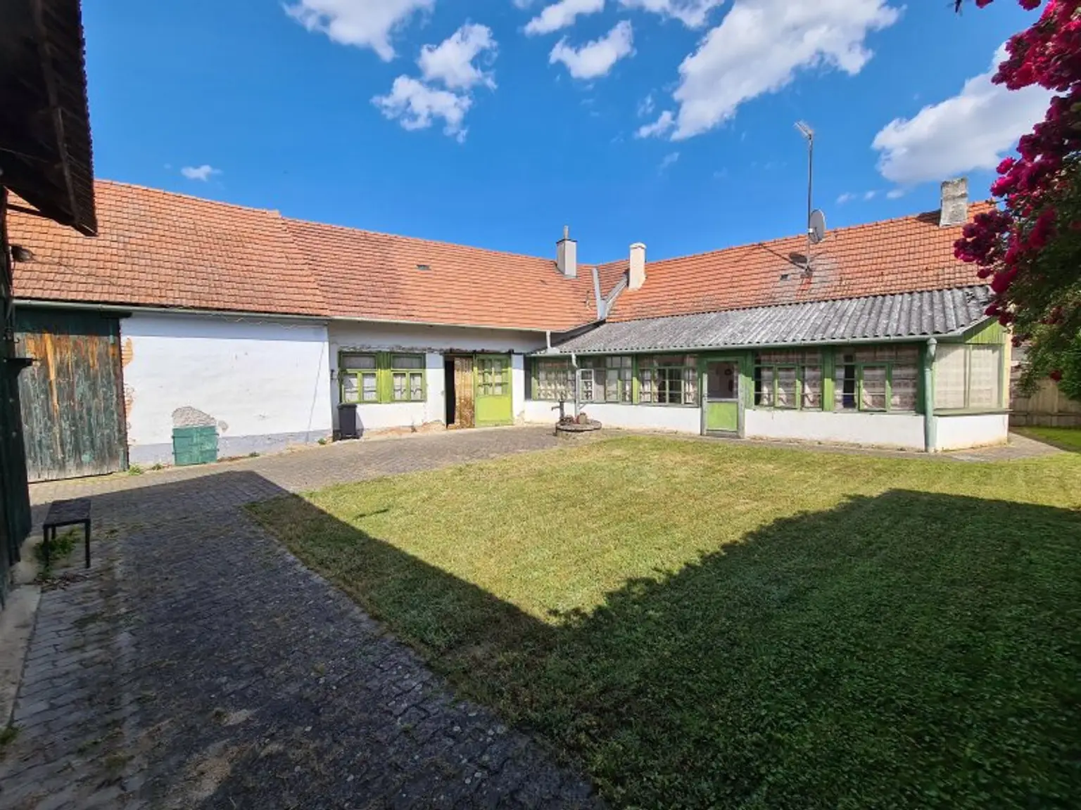 GELEGENHEIT MIT GROSSEN POTENTIAL IN  PALTERNDORF HAUS MIT 6 ZIMMER 156 WFL. PLUS  2 GROSSE SCHUPPEN