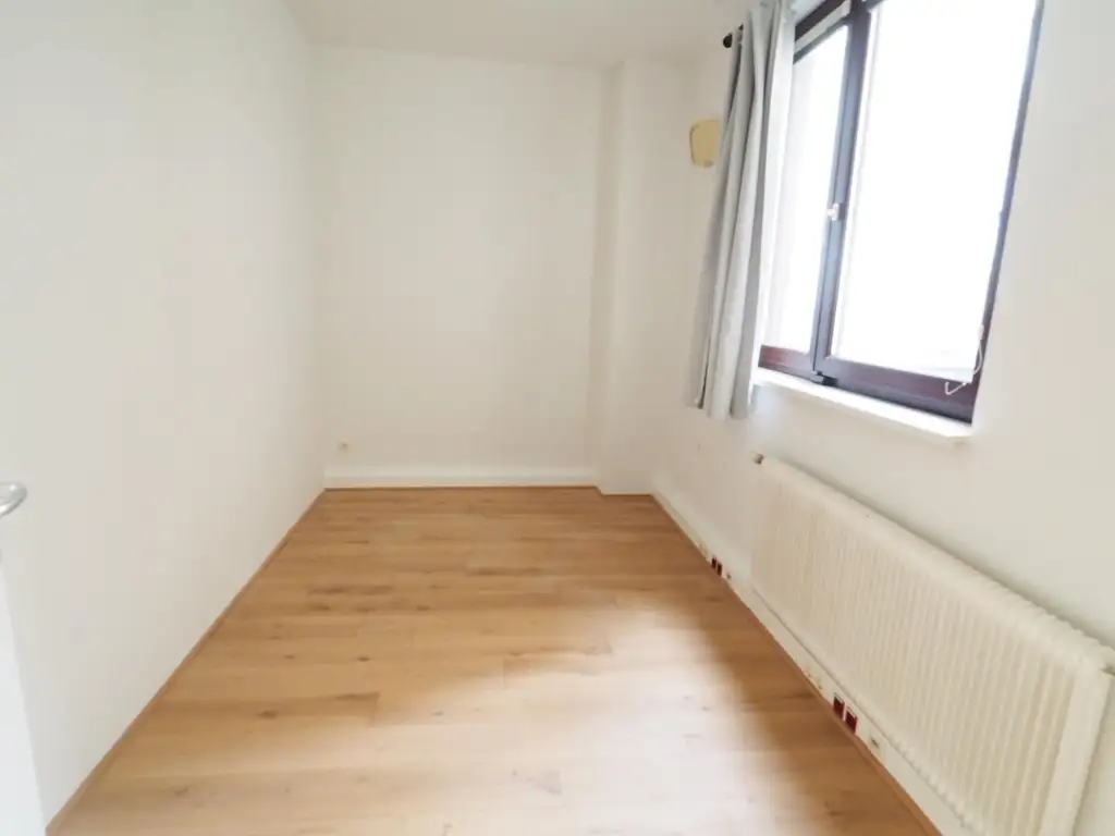 AUSGEZEICHNETE INFRASTRUKTUR - SCHÖNE VERMIETETE 3-ZIMMER-WOHNUNG MIT IDYLLISCHEM GEMEINSCHAFTSGARTEN