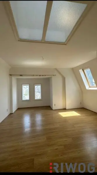 Einmalige Dachgeschosswohnung am Naschmarkt – Mit Vision veredelbar zum 215 m² PENTHOUSE-Juwel mit einmaligen 360°-Blick über Wien