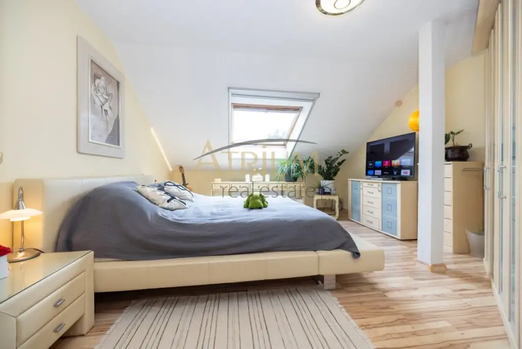 240m²  großes, modern aufgeteiltes 8 Zimmer Einfamilienhaus mit Garten und Pool in Gerasdorf bei Wien