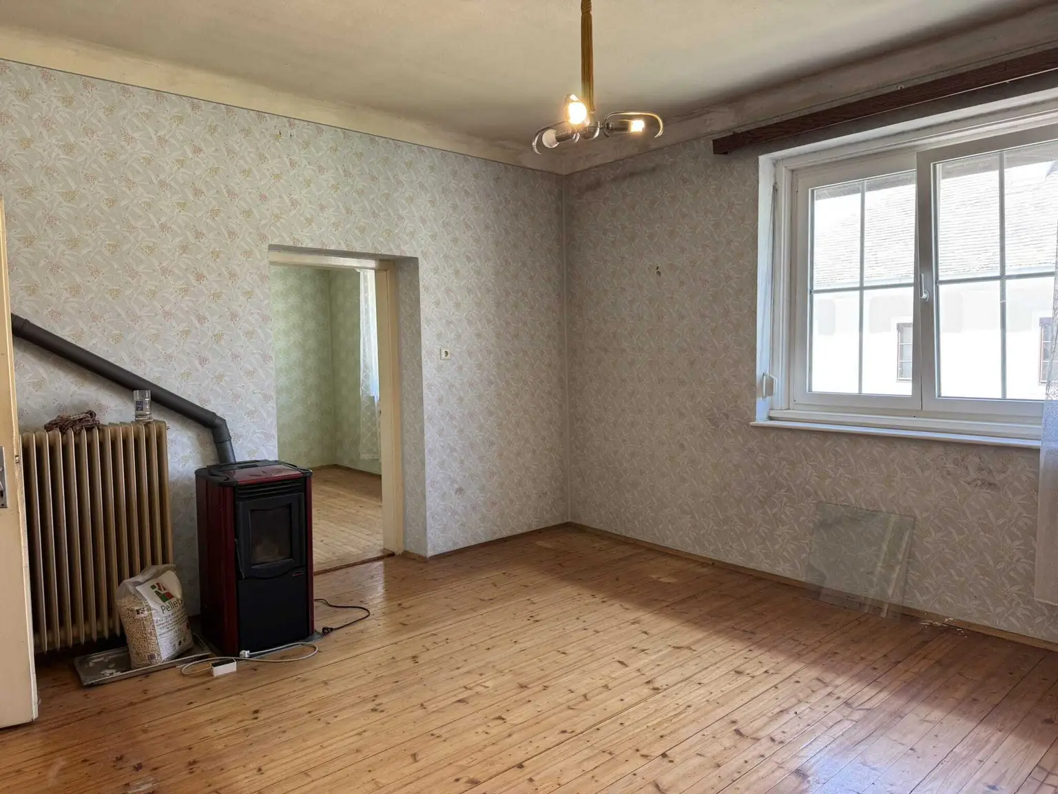 Zweifamilienhaus / Gewerbeobjekt  mit Nebengebäude zu verkaufen!