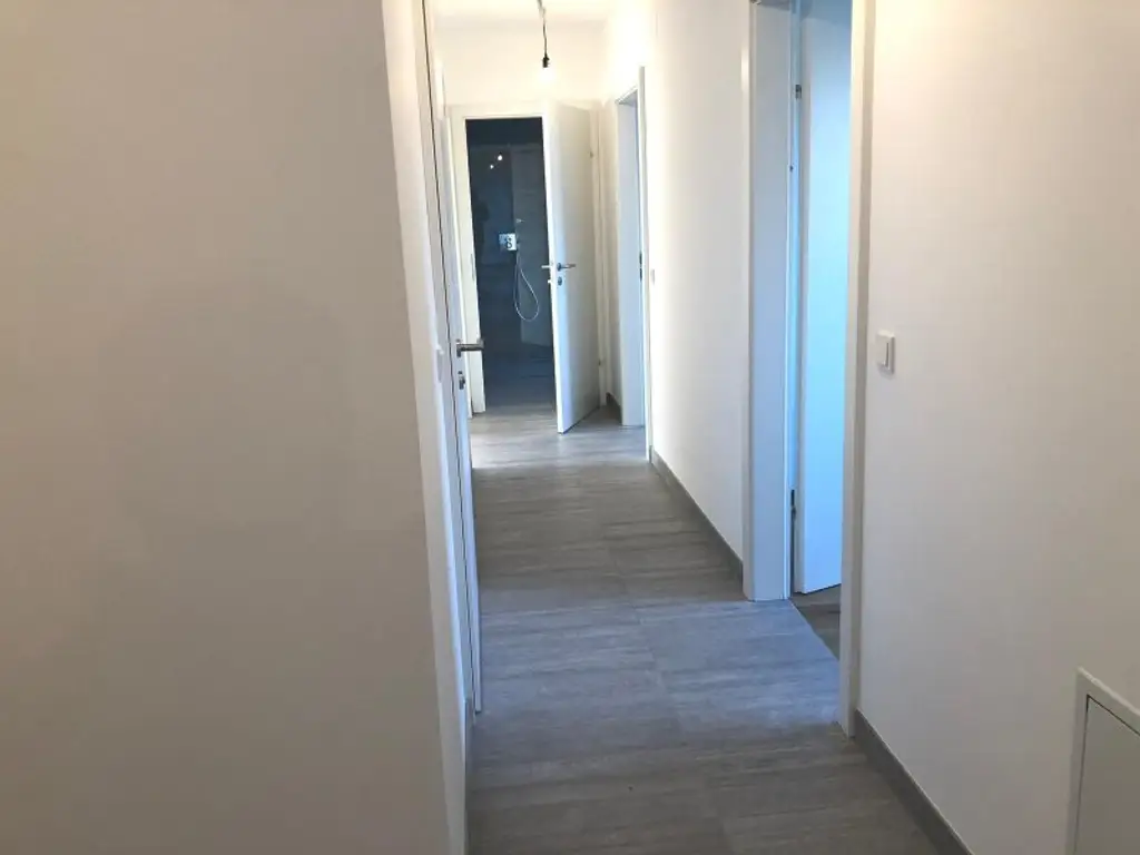 Moderne Anlegerwohnung mit Loggia und Tiefgaragenplatz