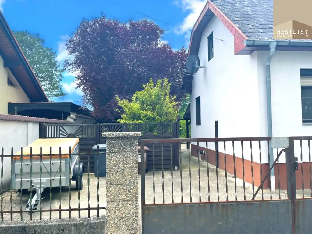 Kleines ausbaufähiges Haus mit uneinsichtigem großem Garten