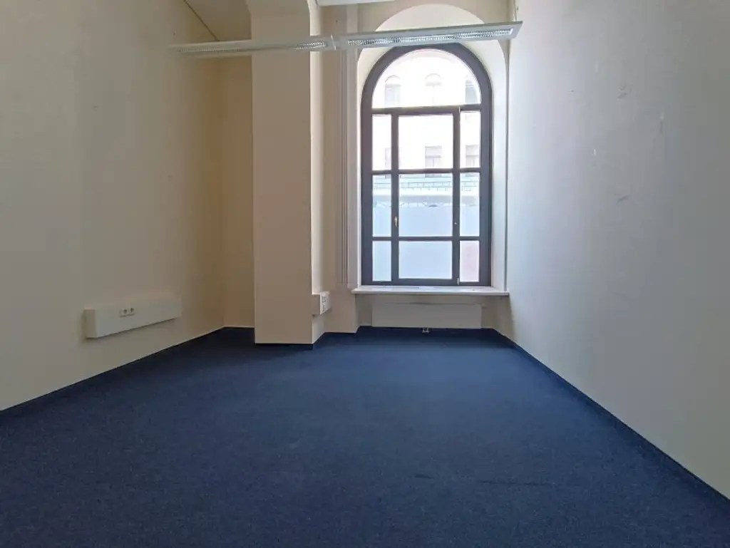 Bestlage mit starker Außenwirkung und hoher Kundenfrequenz! Bürofläche Nähe U2 Schottentor & Votivkirche!