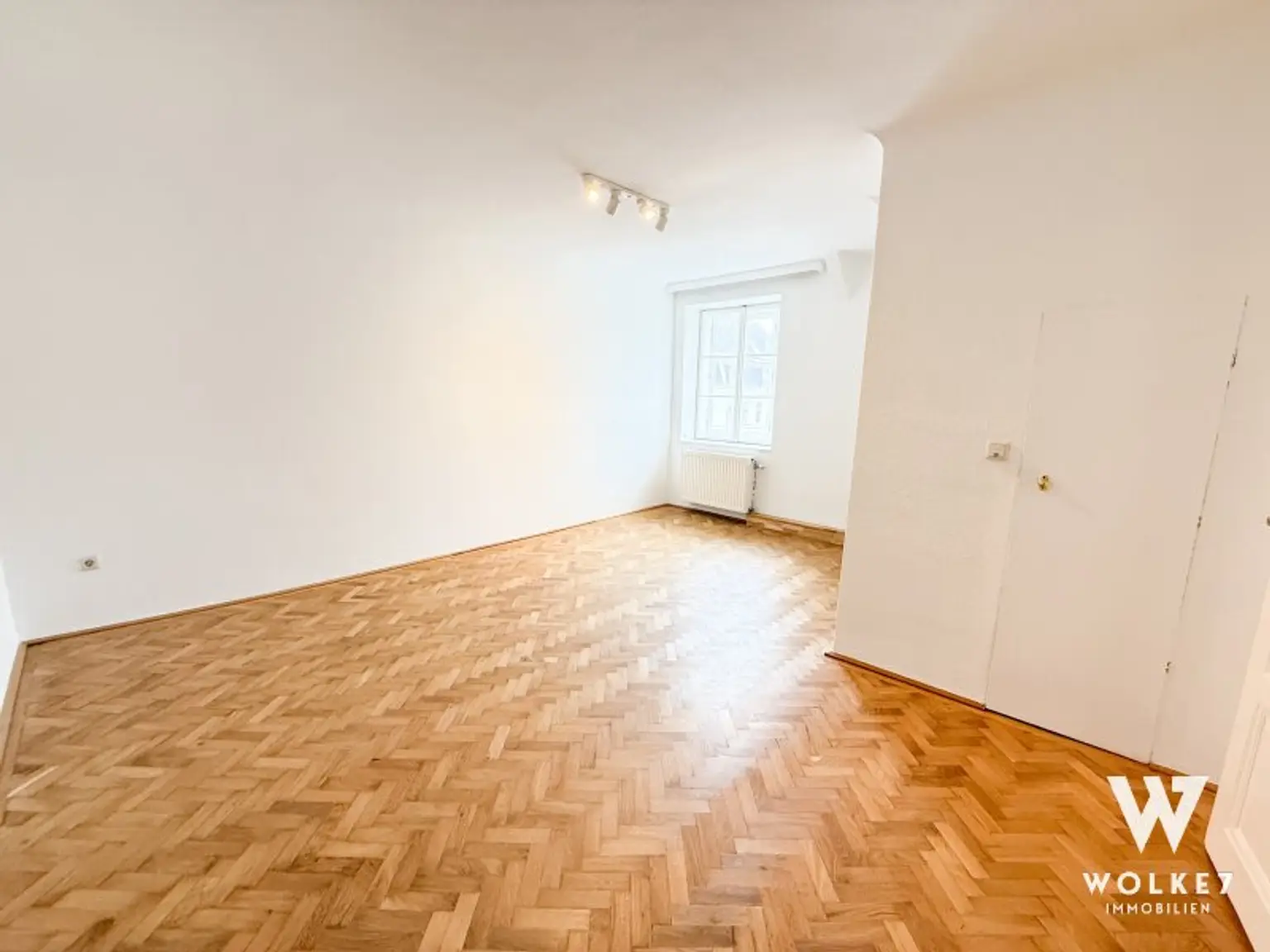 Sonnige 2-Zimmer-Dachgeschosswohnung im Nibelungenviertel nähe Schmelz