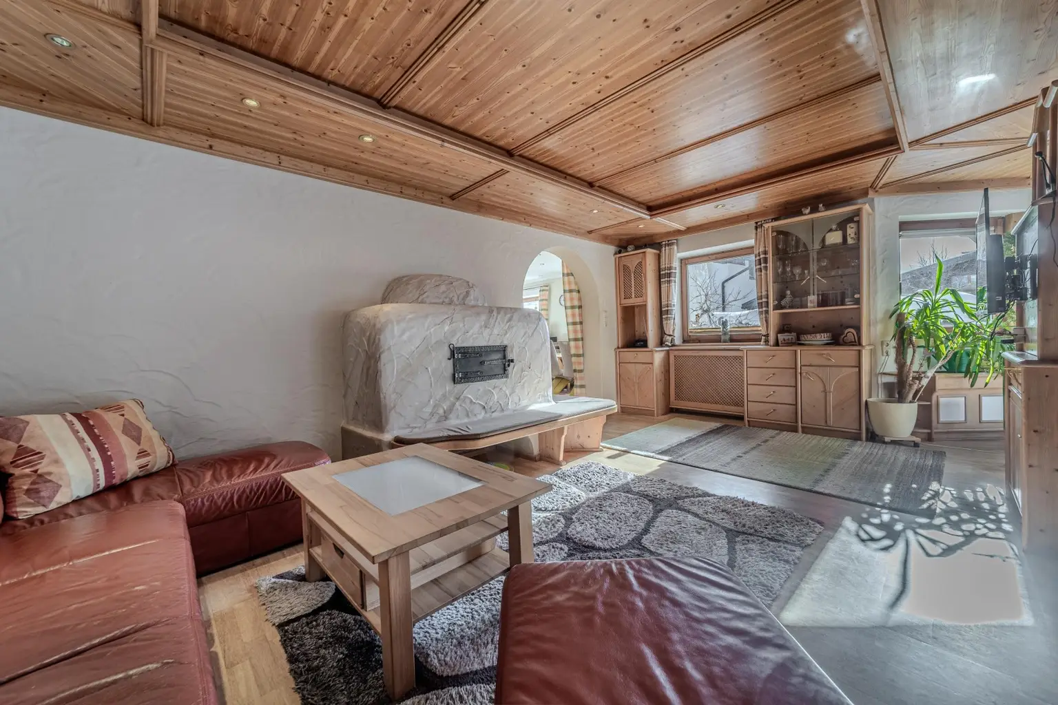 Wohnzimmer mit Kachelofen