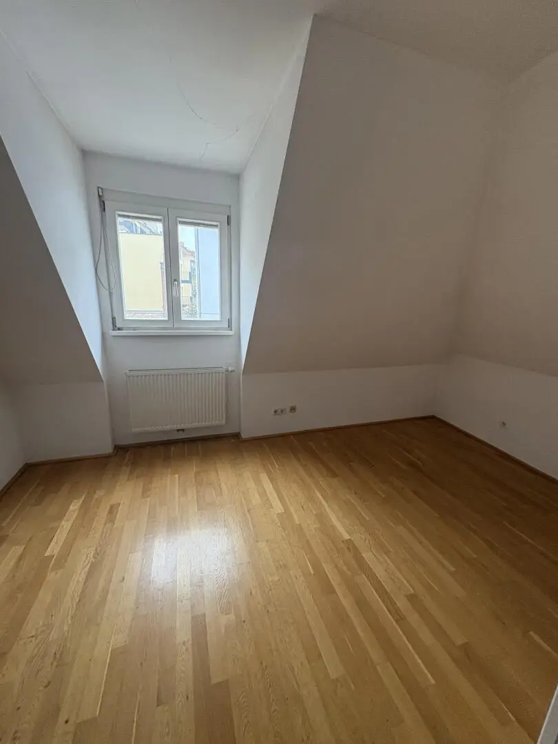 Sofortbezug: Dachgeschosswohnung im 2.OG ohne Lift-mit 2 Bädern und Galerie