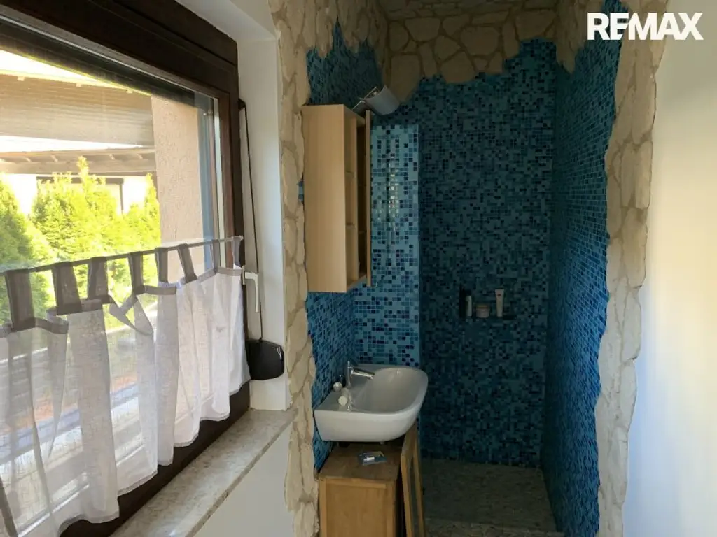 Charmantes Einfamilienhaus in Gloggnitz – Ihr neues Zuhause mit Garten und Garage!
