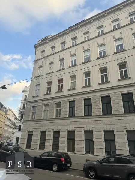 Steinwurf zum Augarten - Nach Ihren Vorstellungen und Bedürfnissen gestalten: Sanierungsbedürftiges strassenseitiges Büro/Praxis/Verkaufsfläche etc. und Wohnung -  Prachtvolles Stilaltbauhaus