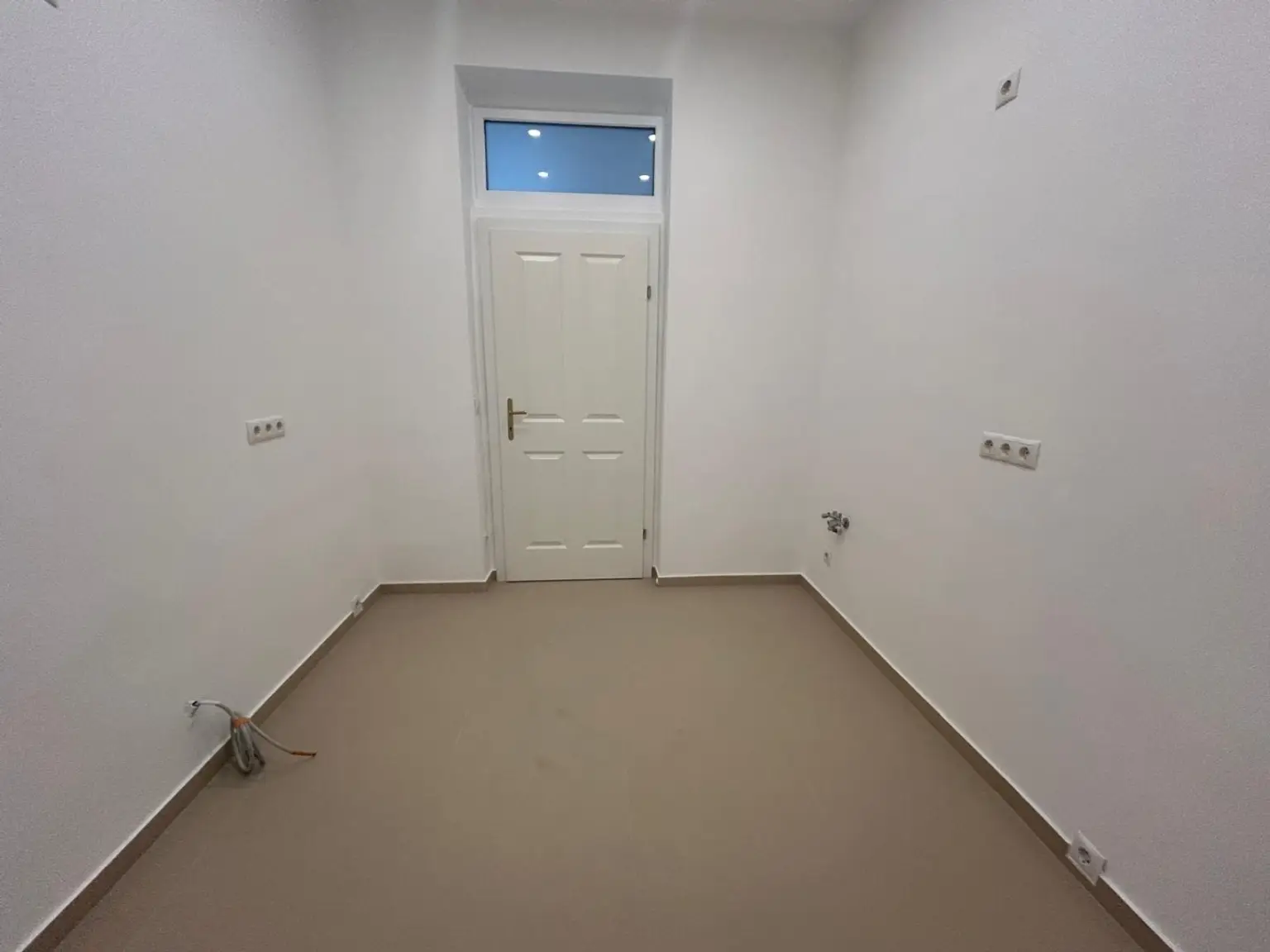 ERSTBEZUG! SANIERTE MIETWOHNUNG NÄHE QUELLENPLATZ!