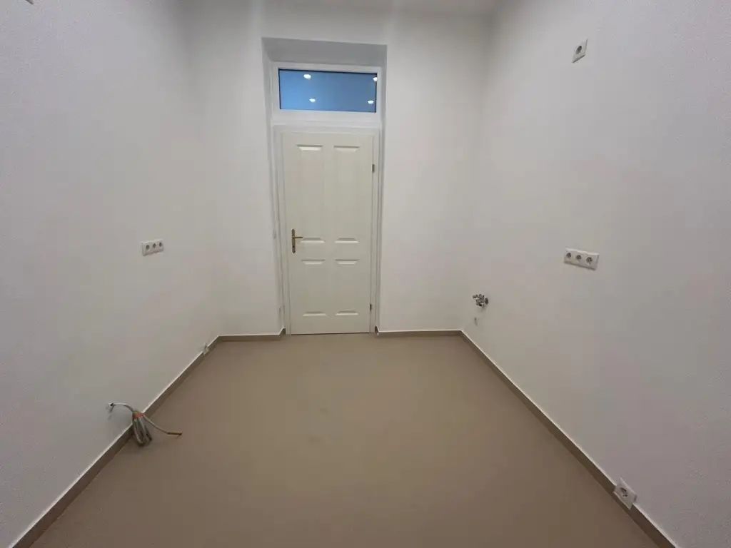 ERSTBEZUG! SANIERTE MIETWOHNUNG NÄHE QUELLENPLATZ!