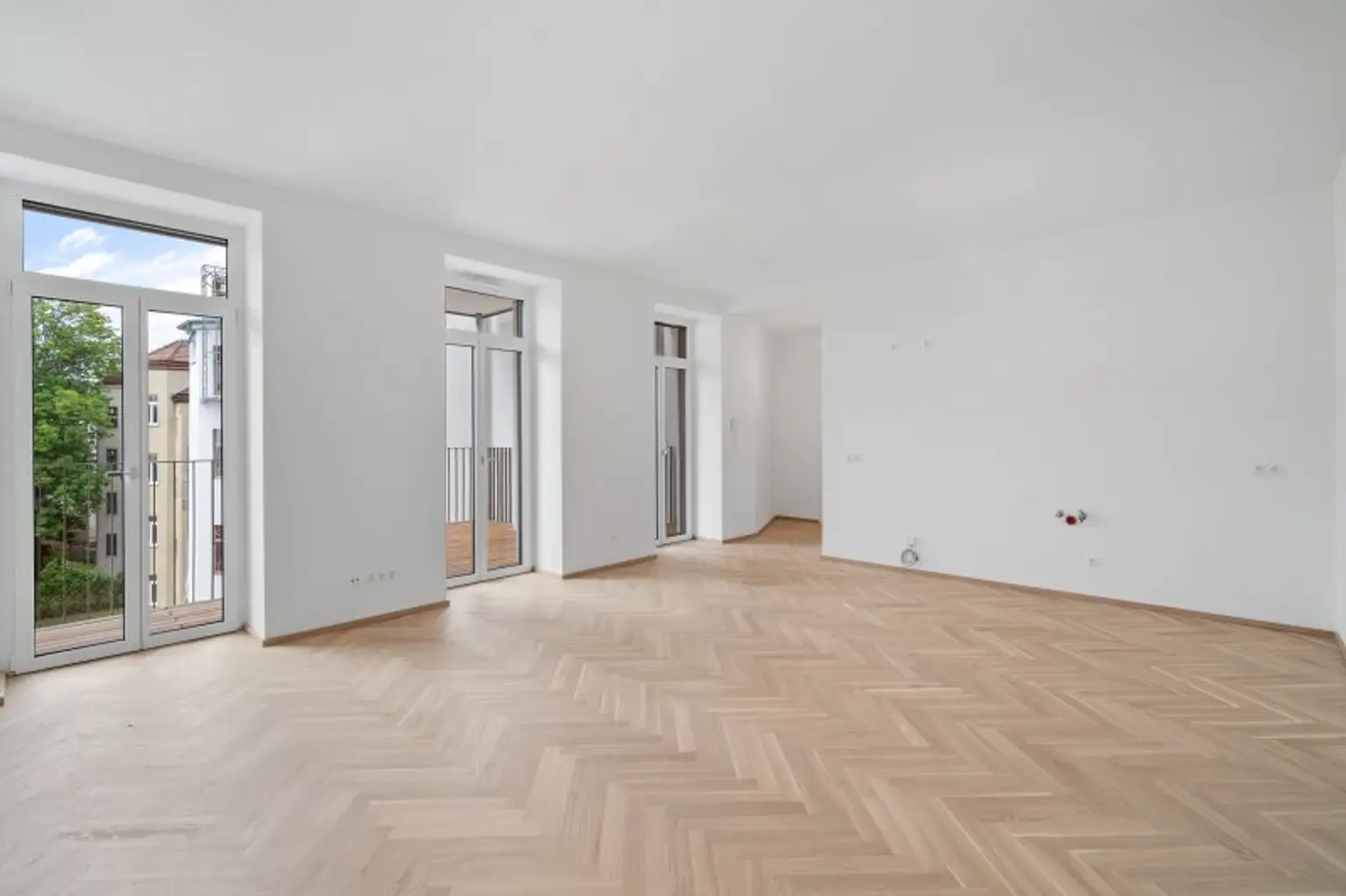 4-Zimmer-Altbaueigentumswohnung in generalsaniertem Altbau mit Balkon
