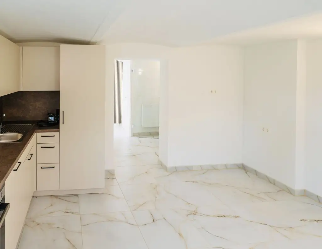 Charmante, komplett sanierte 2 Zimmer Mietwohnung, bezugsfertig!!