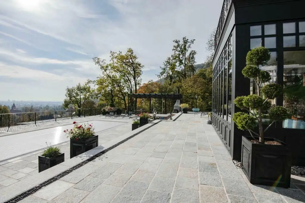 Alt-Eggenberg - Historische Villa mit atemberaubendem Stadt- und Uhrturmblick | Old-Eggenberg - Historic villa with breathtaking views of the city and clock tower