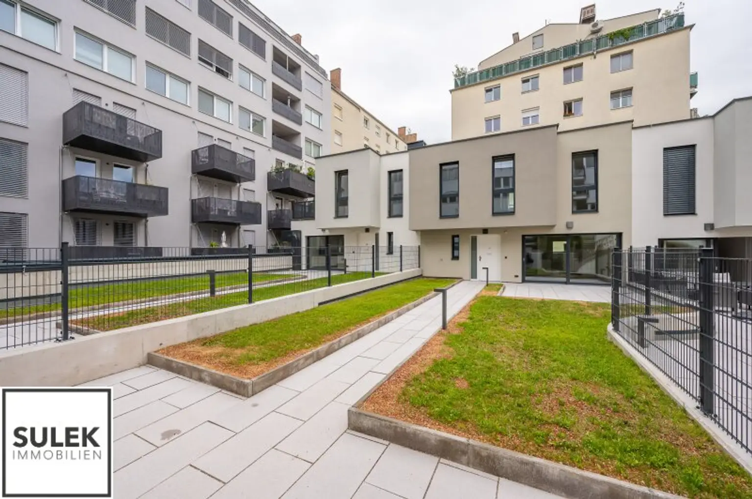 ERSTBEZUG-Townhouse: Exklusives 4-Zimmer-Townhouse mit 2 Terrassen & Tiefgaragen-Option - ab sofort