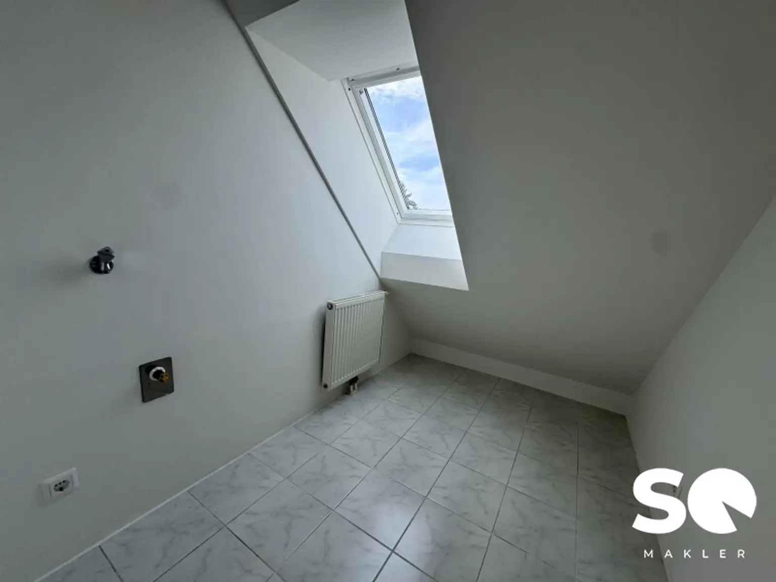 # SQ - HELLE, RUHIGE 2 ZIMMER DG-WOHNUNG INKL. TERRASSE - NÄHE RIVERSIDE - 1230 WIEN - TAG DER OFFENEN TÜR: 31.10.2025 14:00-17:00