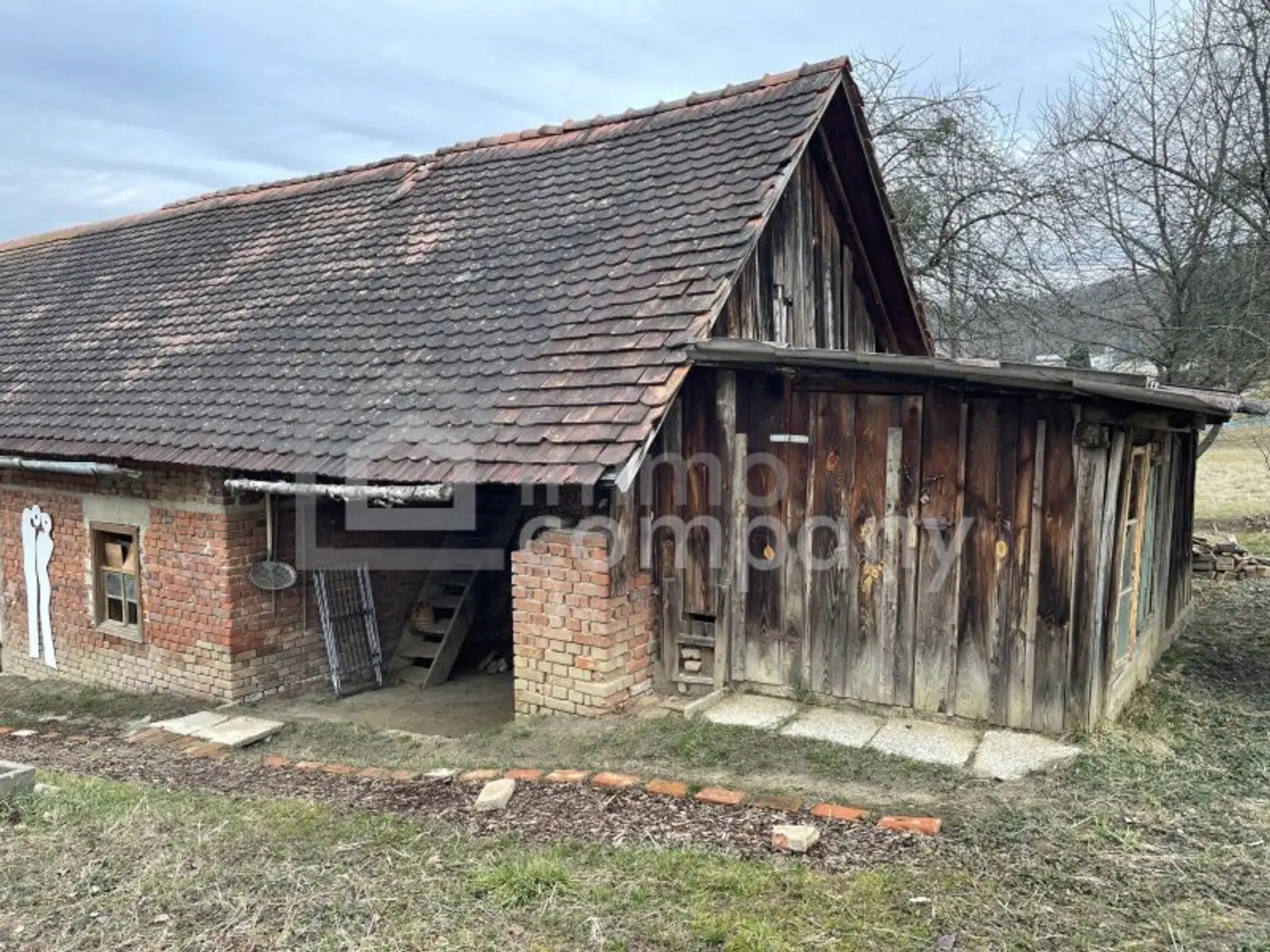 Schönes Bauernhaus mit Nebengebäuden für Selbstversorger