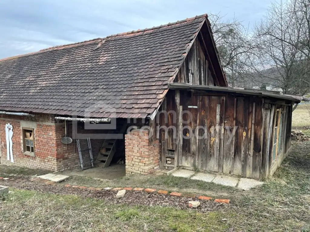 Schönes Bauernhaus mit Nebengebäuden für Selbstversorger