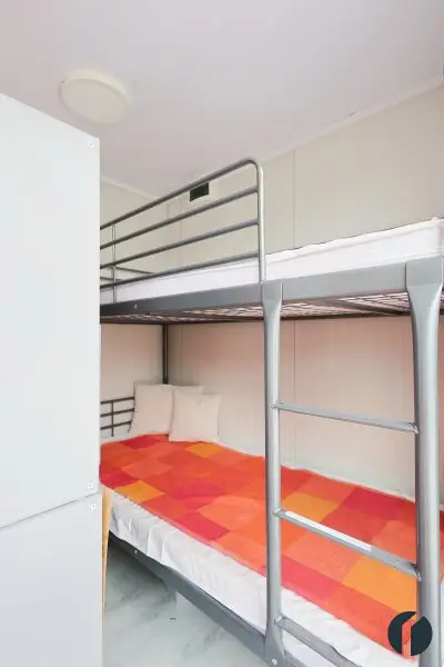 Stockbett im Schlafraum