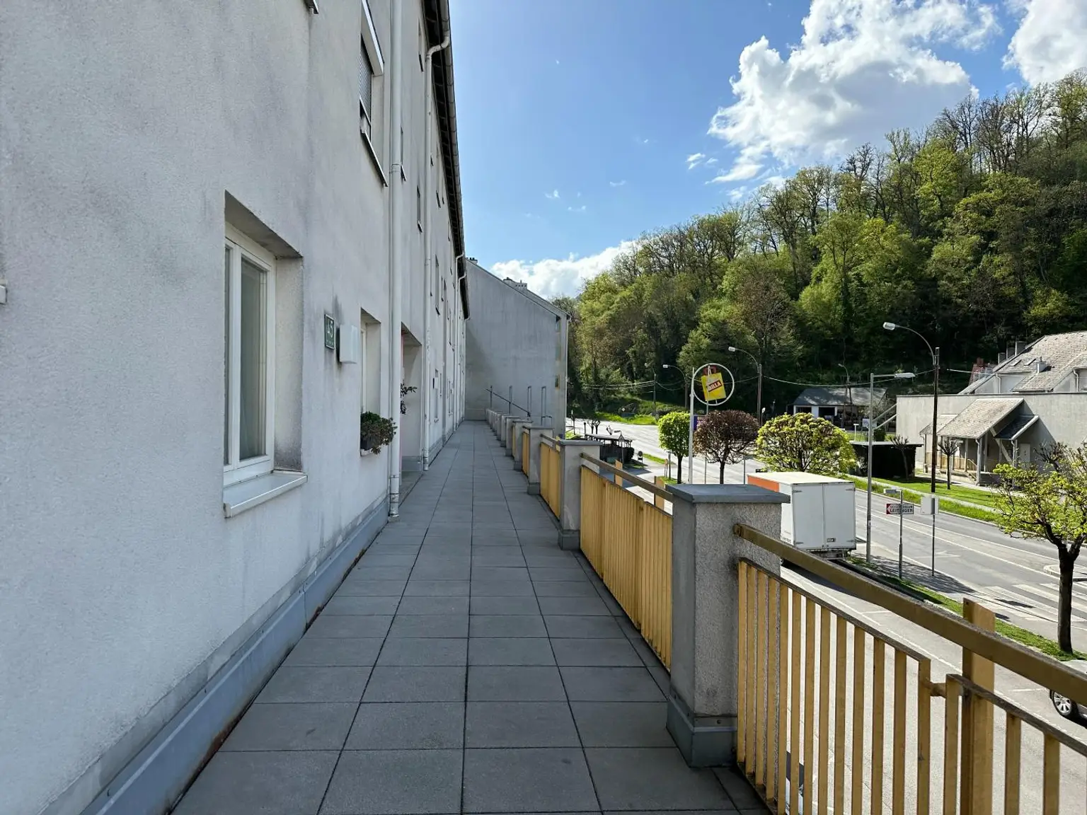 Große, gepflegte Eigentumswohnung mit Balkon und praktischer Raumaufteilung! Ideal für Familien!
