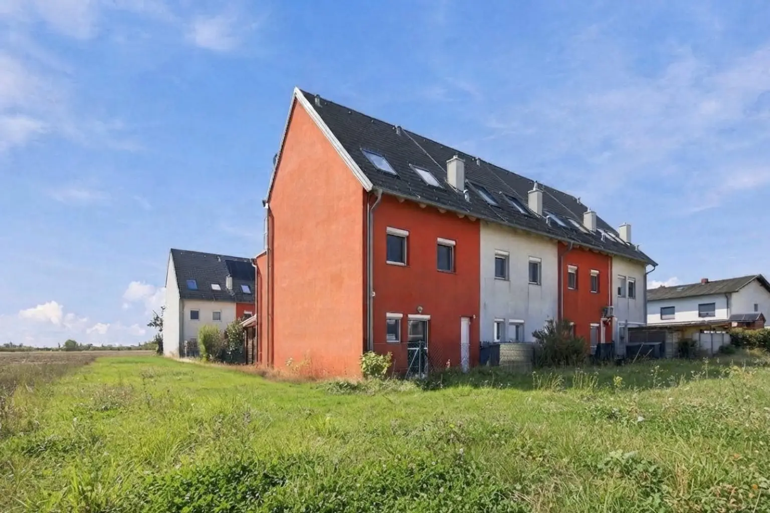 X | ++ NEU ++ Eck-Reihenhaus mit Garten, Terrassen & ZWEI Stellplätzen | Prima Service Immobilien